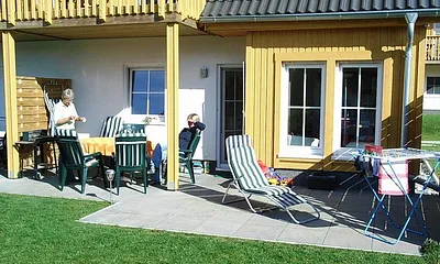 Süd-west Terrasse mit Blick ins Grüne