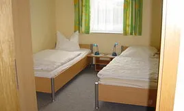 Schlafzimmer 1