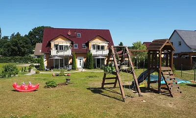 Garten mit Spielplatz 