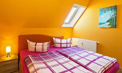 Schlafzimmer mit Doppelbett 180x200