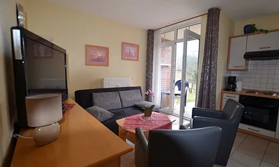 Haus Roland Fewo, Schwimmbad, Sauna, WLAN, Telefon, 2-Zimmer-Ferienwohnung (Whg. 21 mit Terrasse)