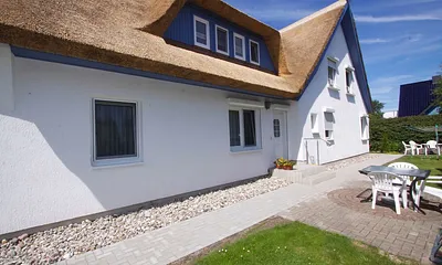 Eingang und Terrasse