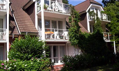 Außenansicht aus Richtung Osten, mittlerer Balkon