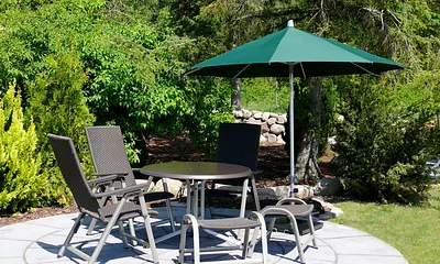 reservierte Sitzgruppe im Garten