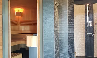 Sauna sowie Saunadusche im Nebengebäude