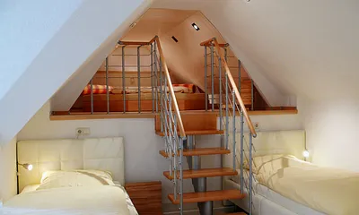 Aufgang zum Schlafbereich im Alkoven