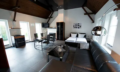 geräumiger Wohn-sowie Schlafbereich