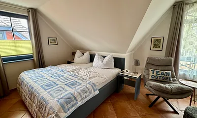 Schlafzimmer 1 im OG mit Doppelbett 180 x 200 cm