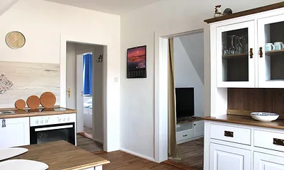 Essbereich mit Blick zum Wohnzimmer 