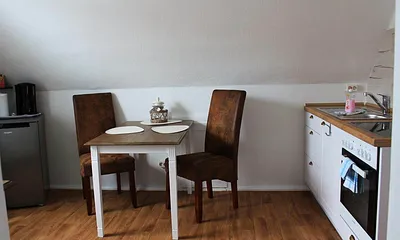 Küchenzeile mit Essbereich