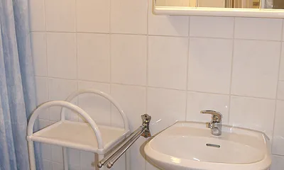 Bad mit Dusche und WC