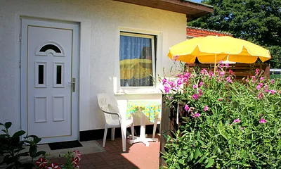 sonnige und geschützte Terasse