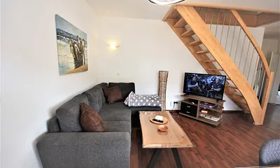 Wohnbereich mit 80cm-LCD-Fernseher, DVD