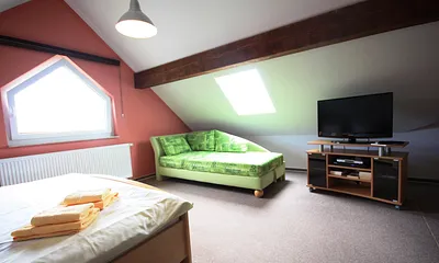 Schlafzimmer mit 2. TV