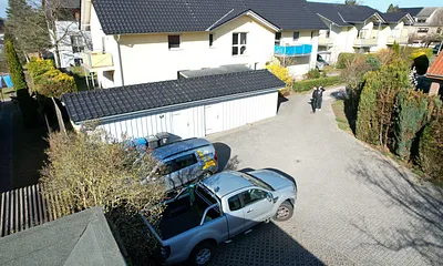 Parkplatz und Fahrradschuppen