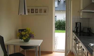 Küche mit Ausgang zur Terrasse