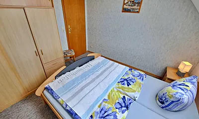 komplettes Schlafzimmer obere Etage