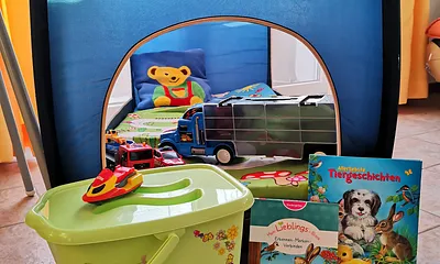 Auf Anfrage können wir Kleinkindausstattung zur Verfügung stellen