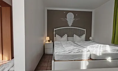 gemütliches Schlafzimmer mit Kingsizebett 180x200 cm