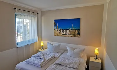Schlafzimmer mit Doppelbett 180 x 200 cm