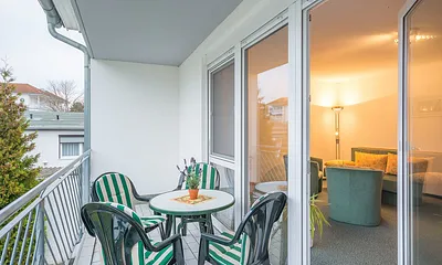 Bestuhlung auch auf Terrasse, vorläufiges Bild 2-R-App.