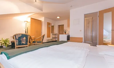 Schlafbereich mit Blick auf Eingangstür