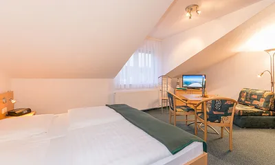 Blick aus dem Bad, Sitzgruppe mit Schlafsessel