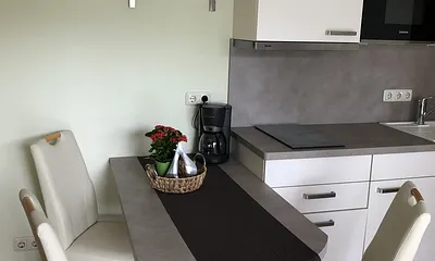 Küchenzeile mit Eßecke