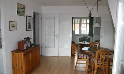 Wohnzimmer m.Schiebetür zur Couch