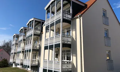 Haus von hinten Wohnung oben rechts