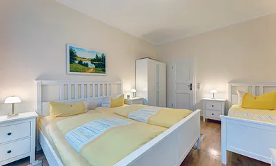 Rolläden vor dem Fenster zum Verdunkeln