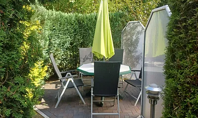 Terrasse in der Gartenanlage