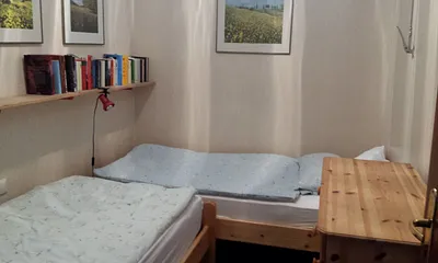 Schlafzimmer mit 2 Betten