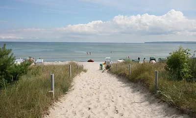 Flacher, feinsandiger Strand