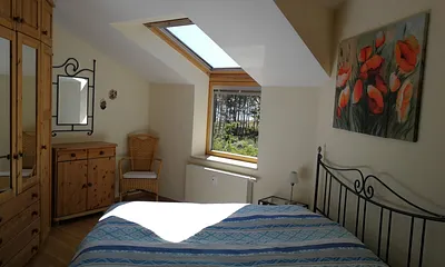 Schlafzimmer (auch vom Bett Blick auf das Meer)