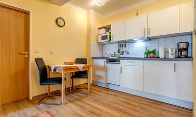 Küchenzeile mit Essplatz