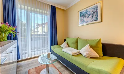 Wohnzimmer mit Flat-TV