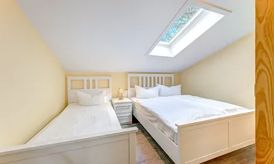 Schlazimmer II mit Verdunklungsjalousie