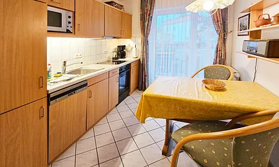 separate Küche inkl. Spülmaschine, Backofen & Essplatz