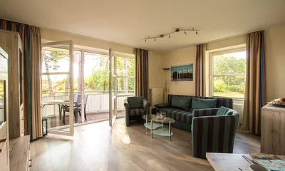 Wohnzimmer mit Balkonzugang