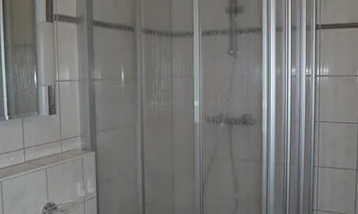 Hochwertiges Bad mit Dusche