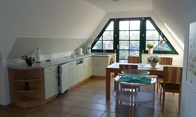 Große, hochwertige, komplett ausgestattete Küche