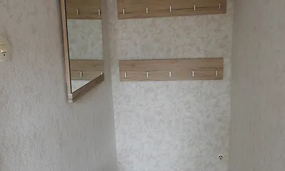 kleiner Flur mit Garderobe- Deckenhöhe 2 m 