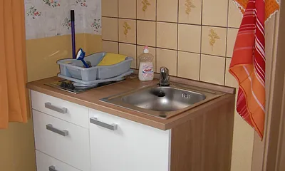 Miniküche mit 2-Platten-Kochfeld