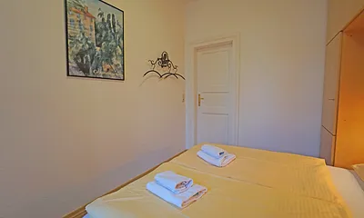 Schlafzimmer - Betten mit Federkernmatratzen 180/90+90