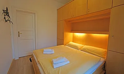 Schlafzimmer - Betten mit Federkernmatratzen 180/90+90
