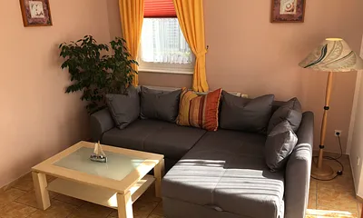 Wohnbereich mit Schlafcouch