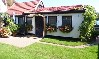 Ferienbungalow mit Grundstücksansicht