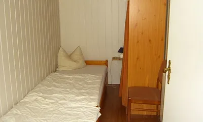 zweites Schlafzimmer mit zwei Einzelbetten