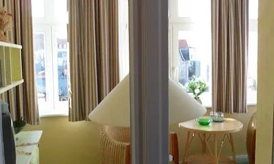 Blick aus dem Zimmer in die Veranda